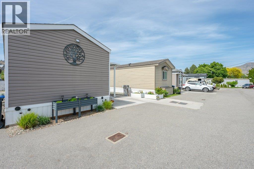 6633 PARK Drive Unit# 36, Oliver