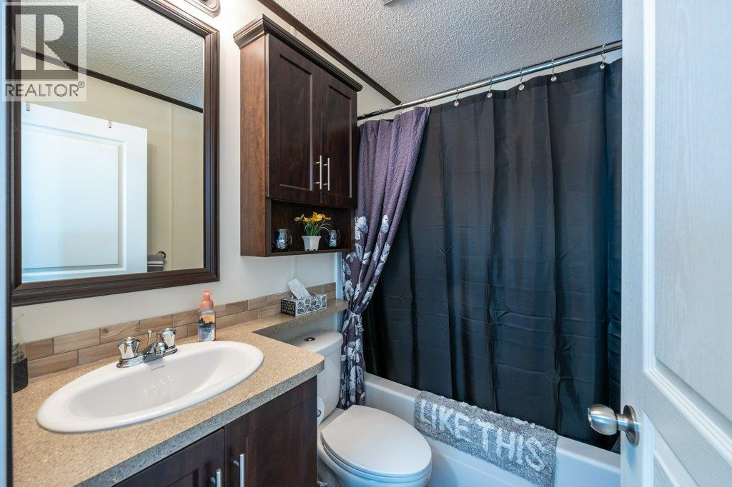 6633 PARK Drive Unit# 36, Oliver