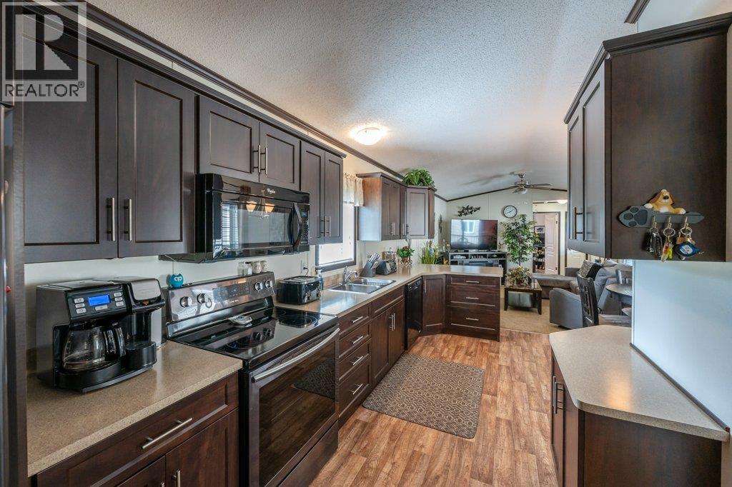 6633 PARK Drive Unit# 36, Oliver