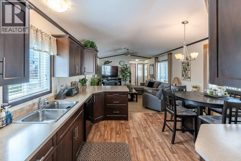 6633 PARK Drive Unit# 36, Oliver