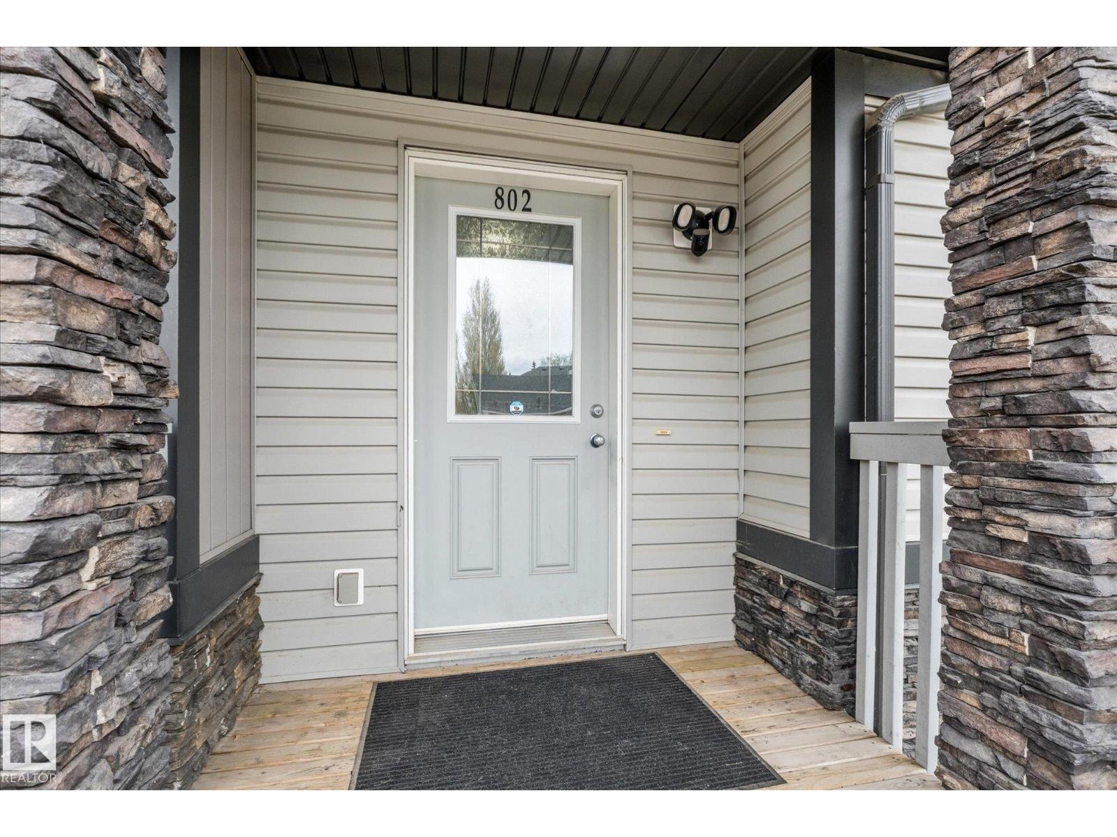 802 MCLEOD AV exterior