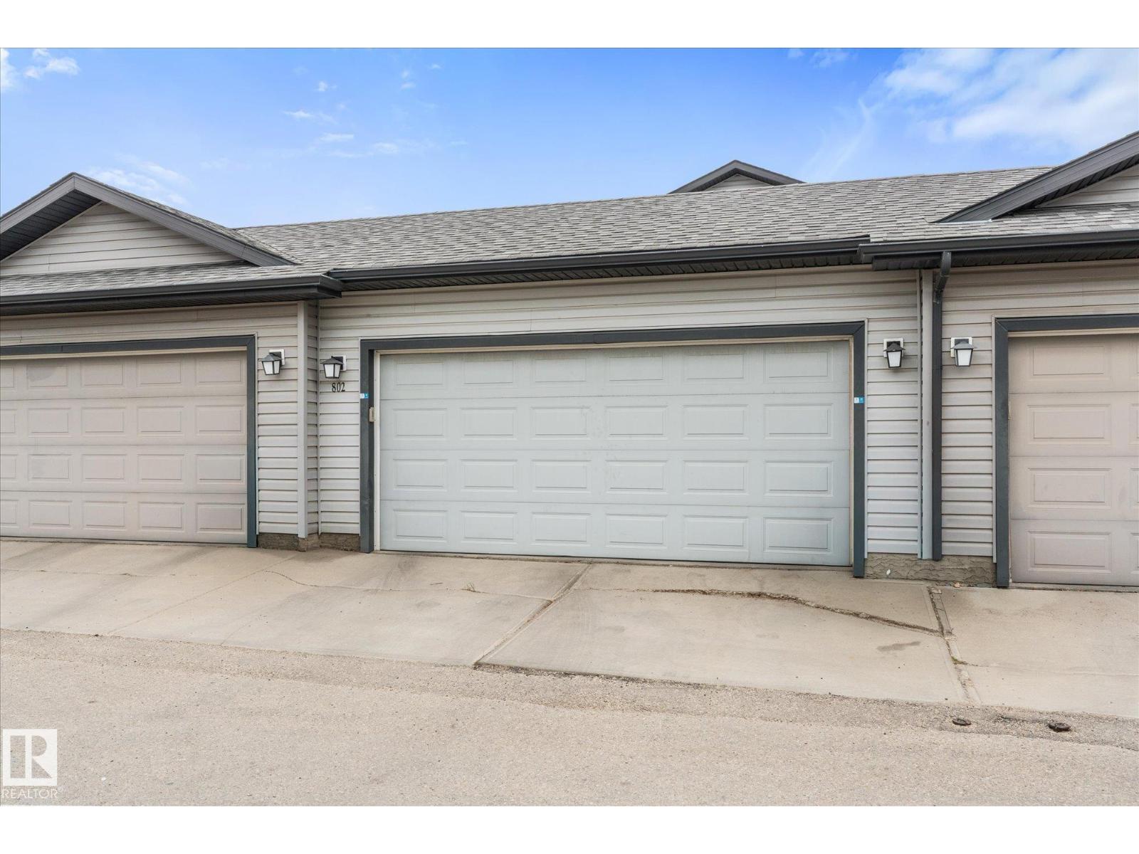 802 MCLEOD AV — photo 50