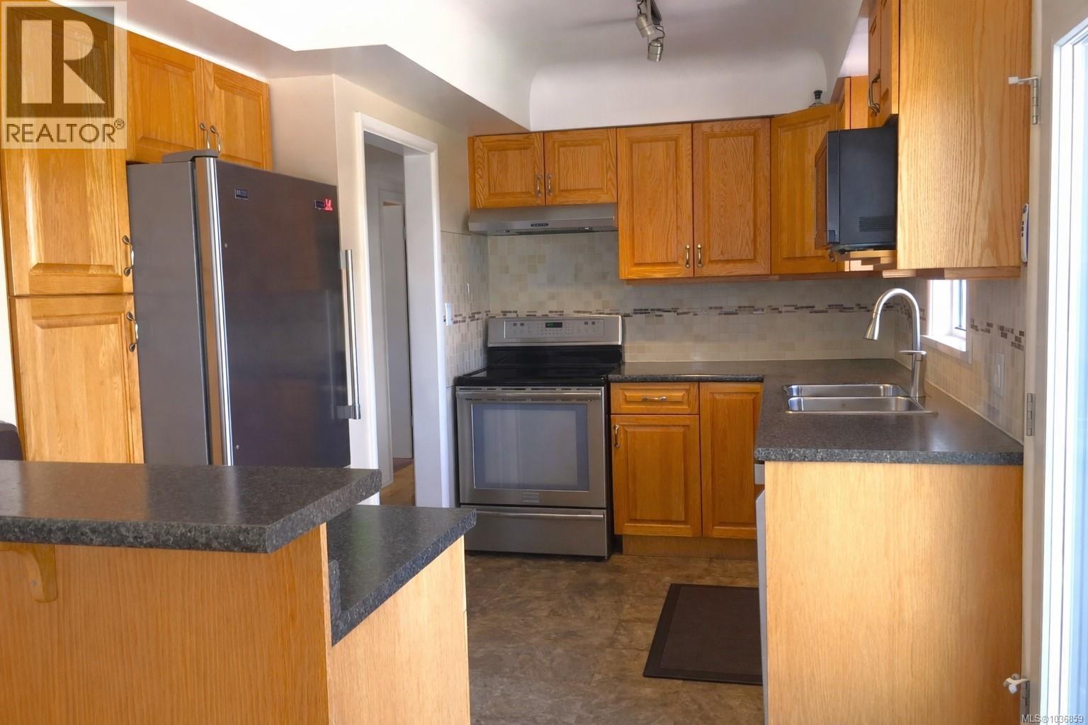 582 Baxter Ave - 4