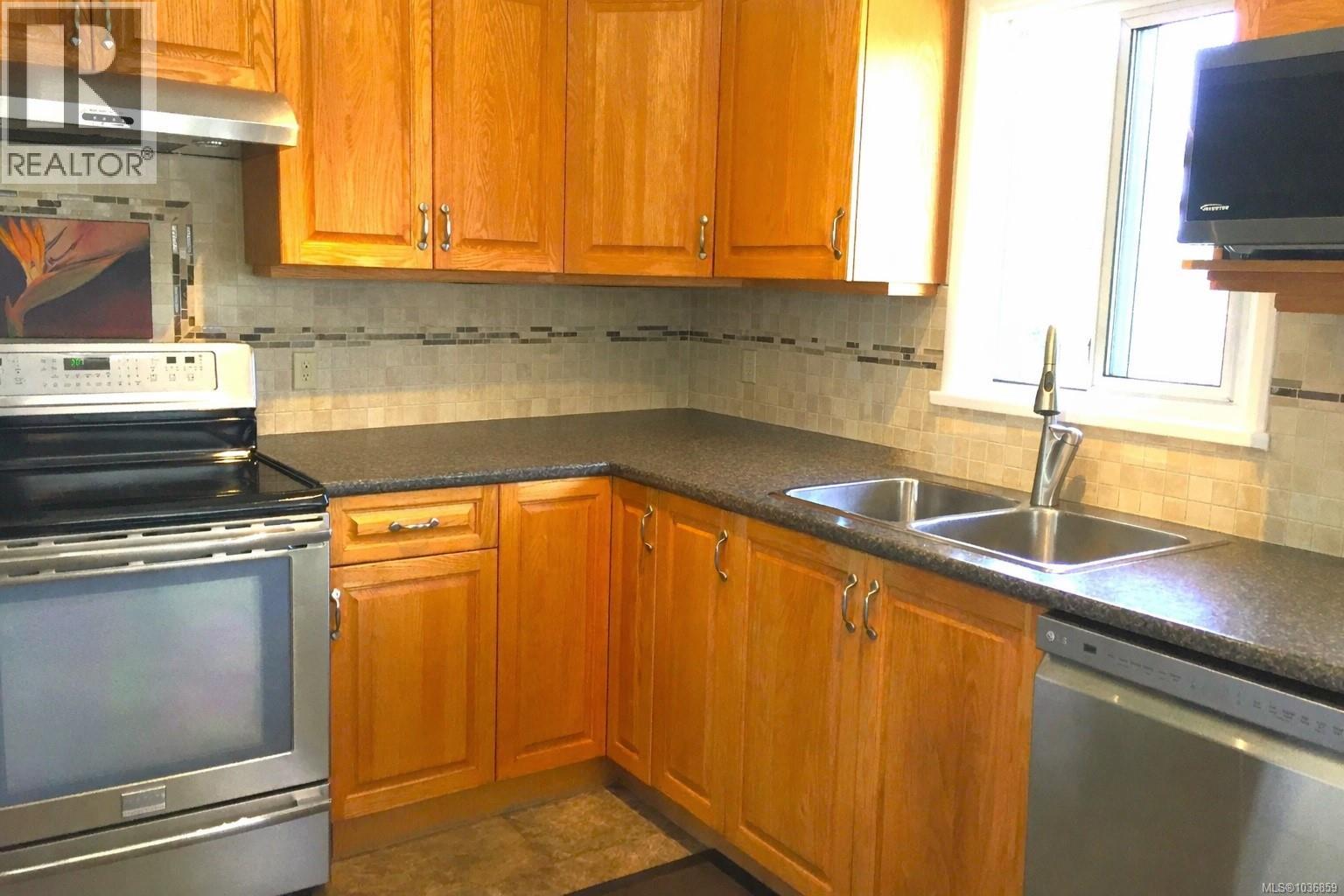 582 Baxter Ave - 5