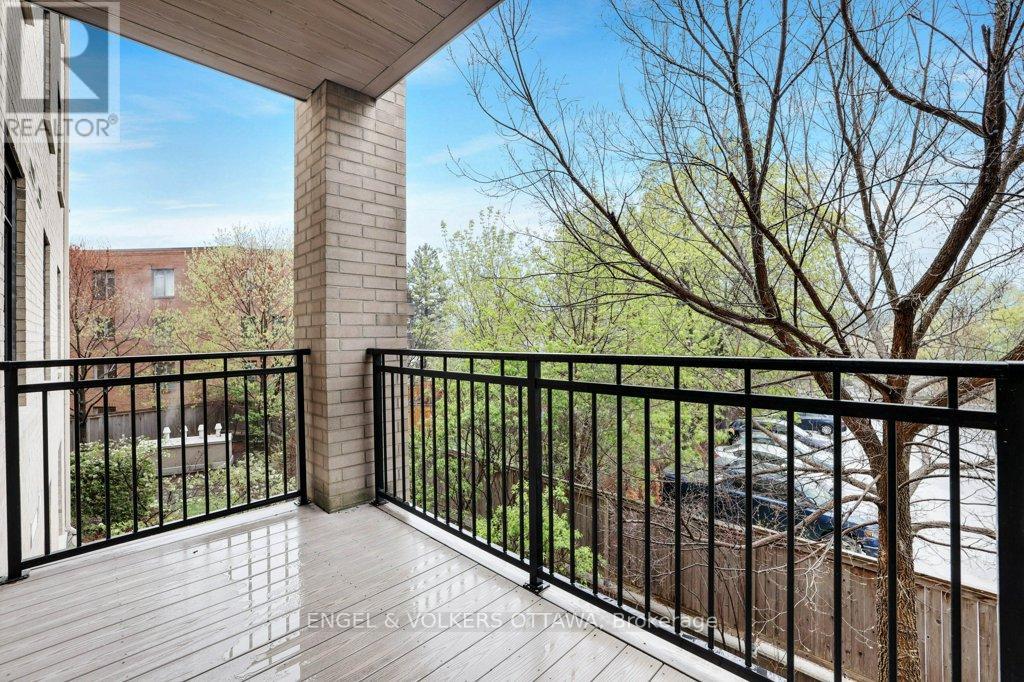 #209 808 BRONSON AVENUE - 32