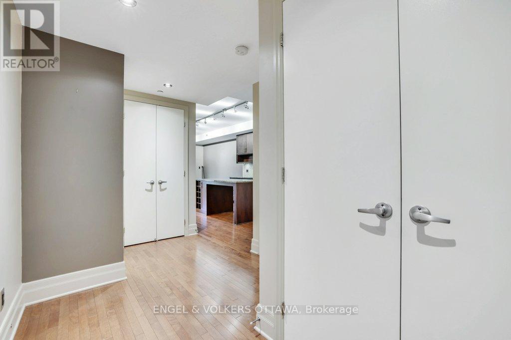 #209 808 BRONSON AVENUE - 7