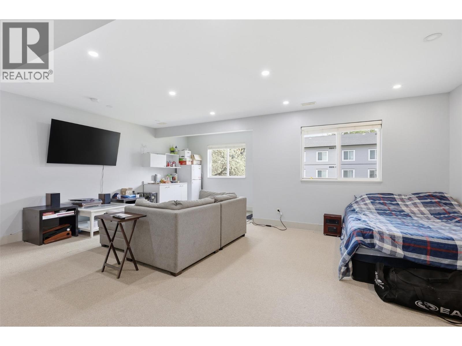 #59 2046 Robson Place - 35