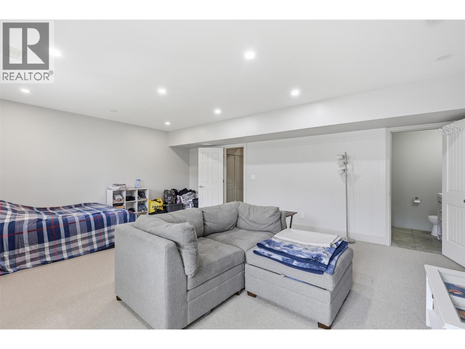#59 2046 Robson Place - 37