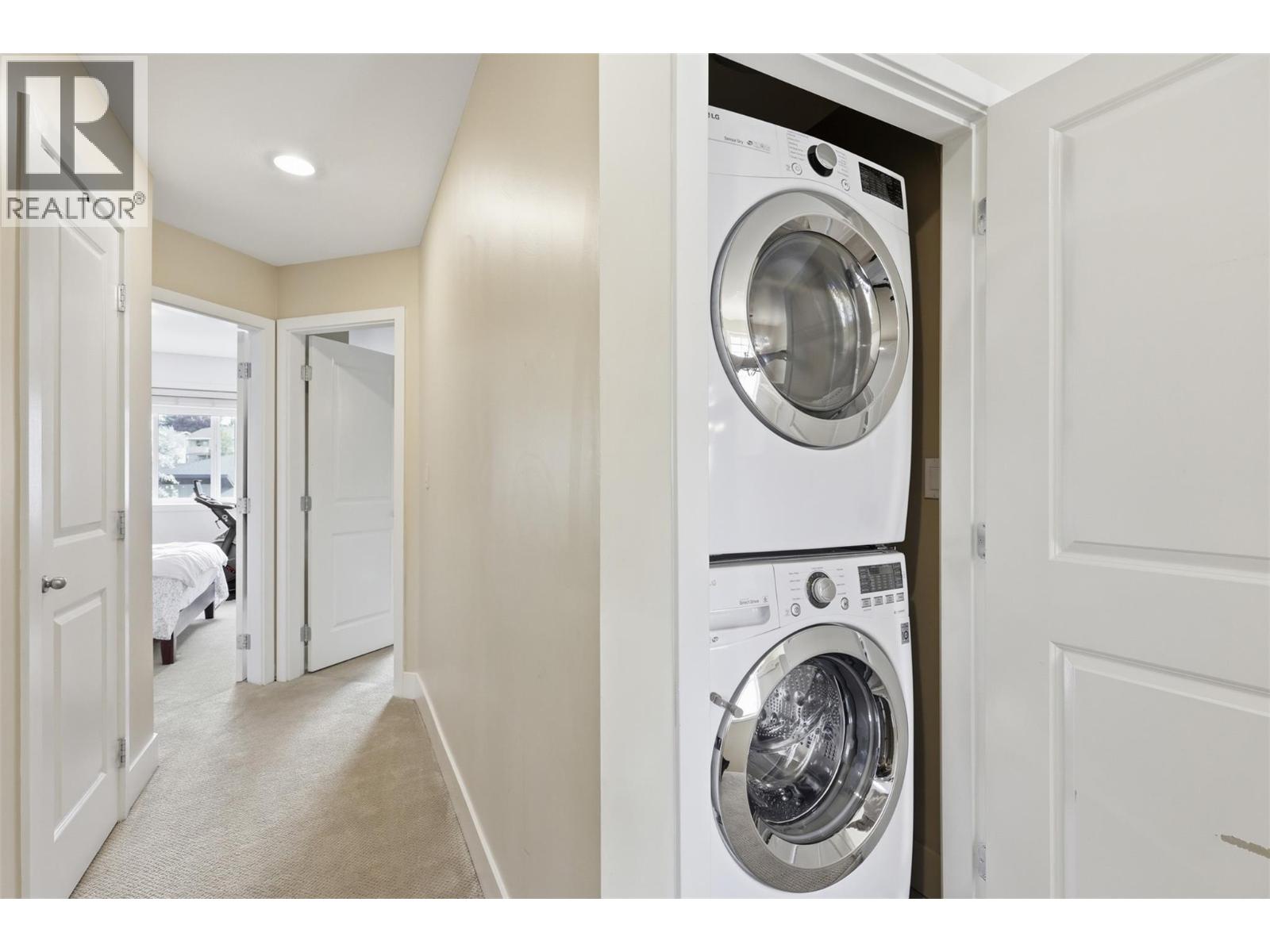 #59 2046 Robson Place - 33