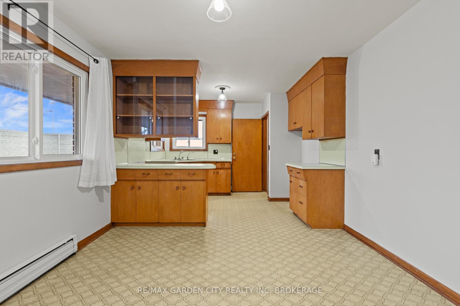1 GLADMAN AVENUE - 10