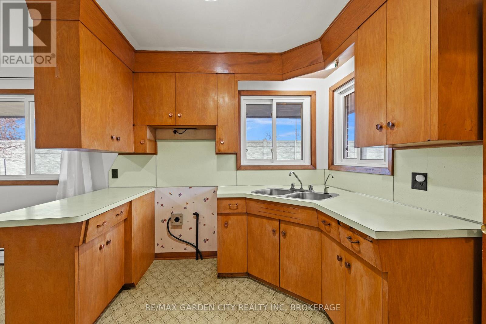 1 GLADMAN AVENUE - 11