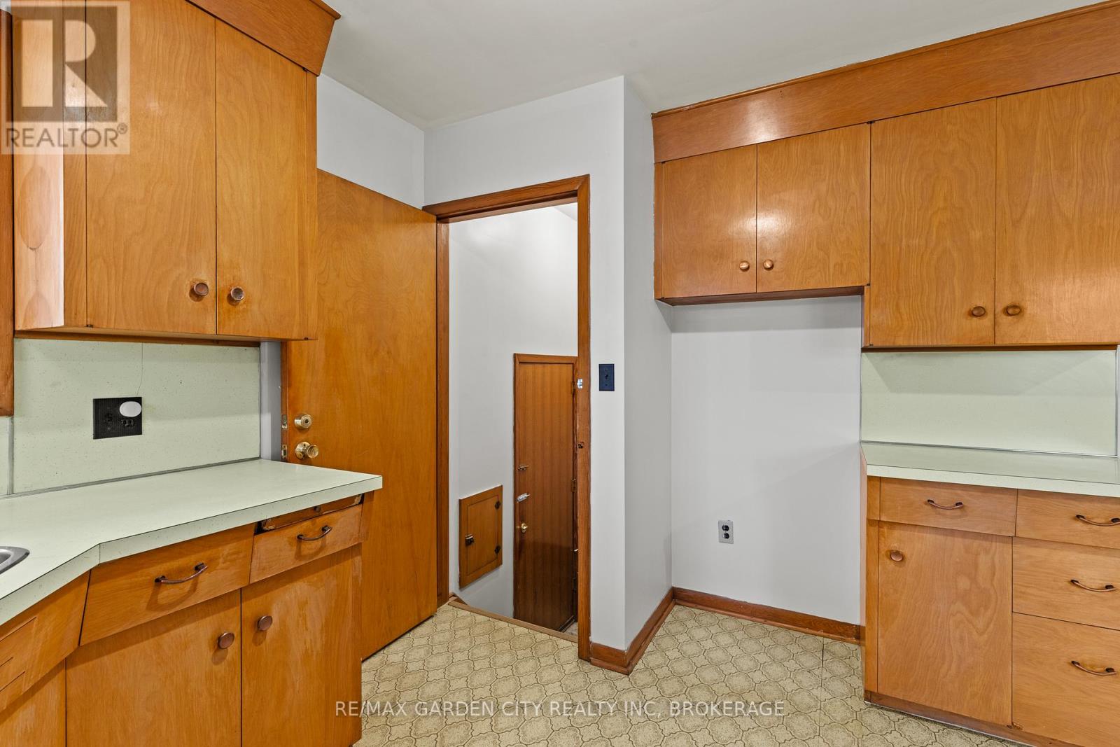 1 GLADMAN AVENUE - 13