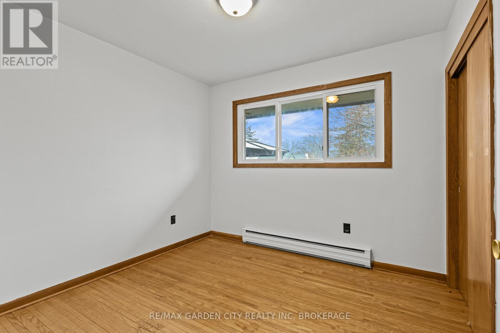 1 GLADMAN AVENUE - 16