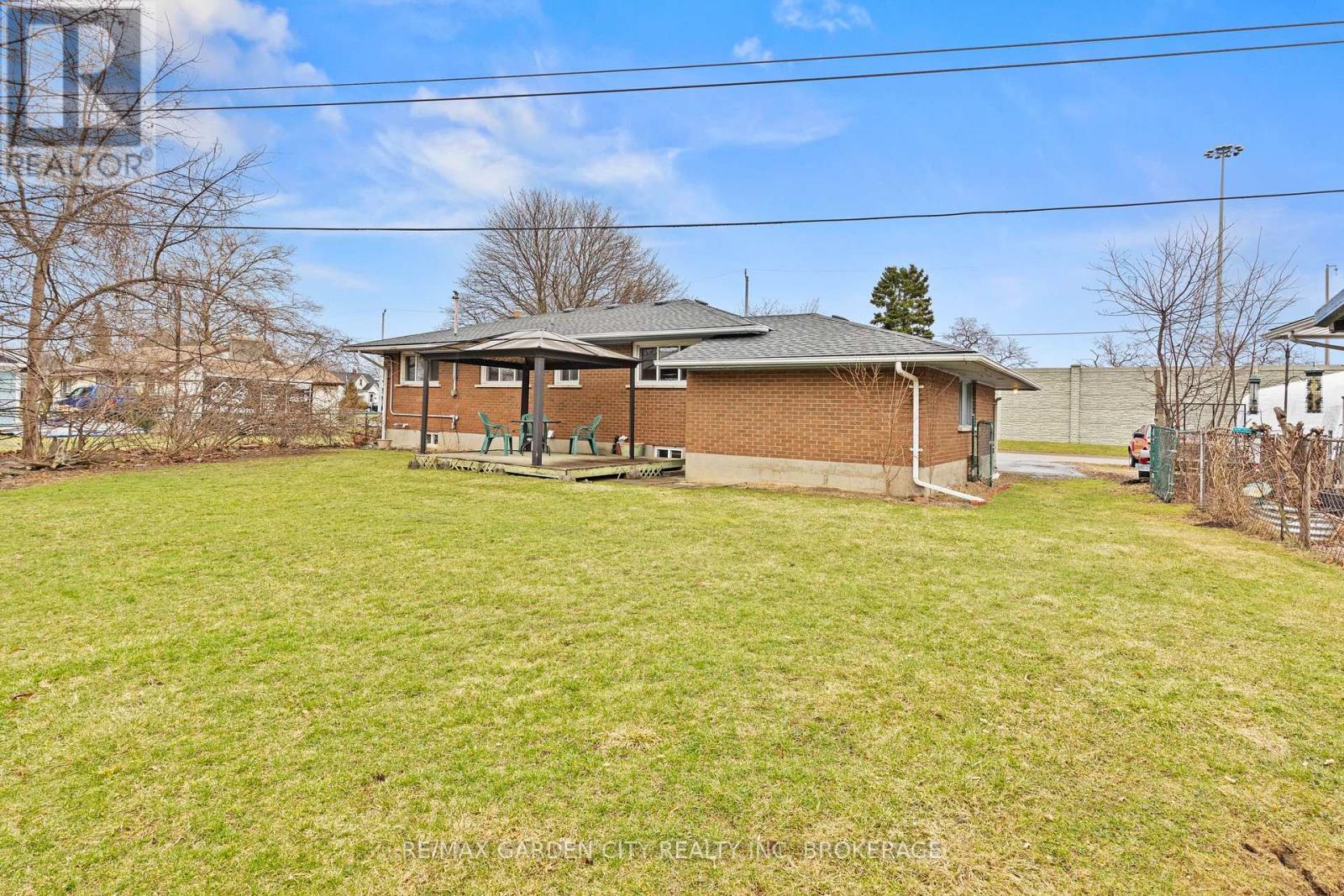 1 GLADMAN AVENUE - 21