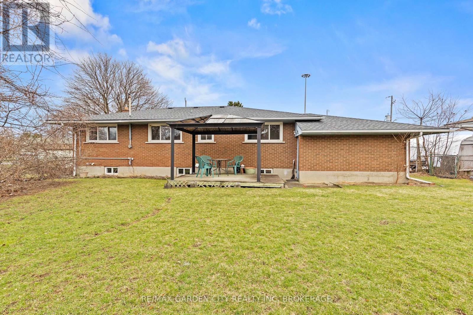 1 GLADMAN AVENUE - 23