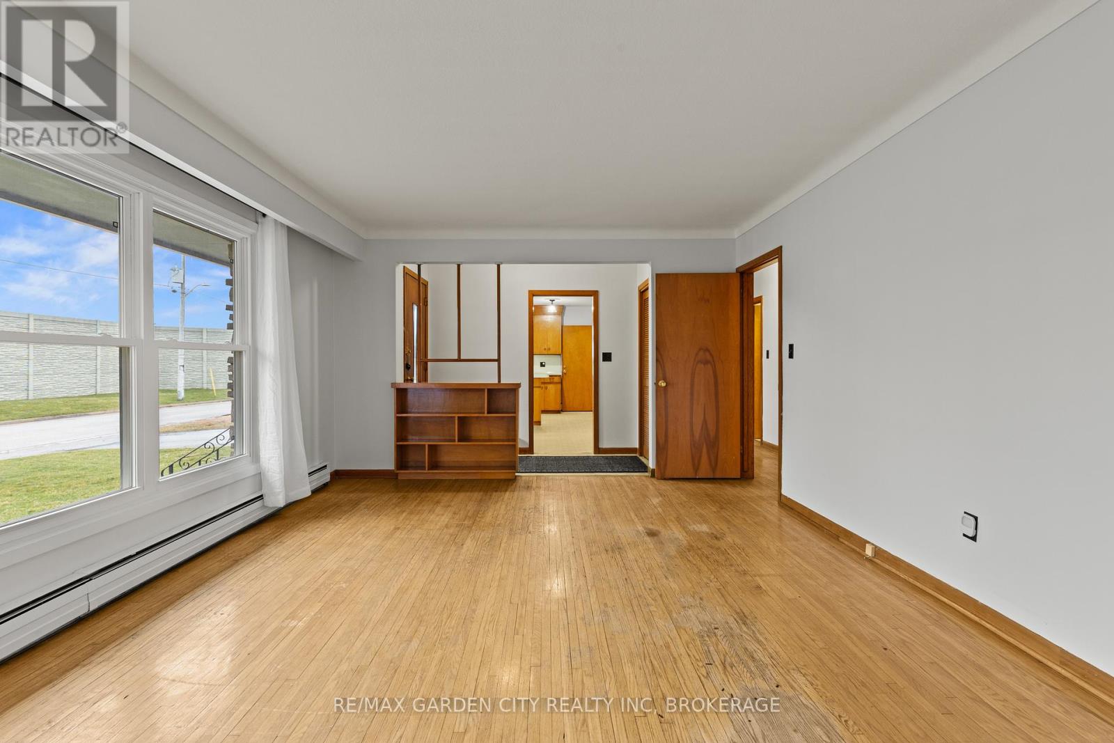 1 GLADMAN AVENUE - 7