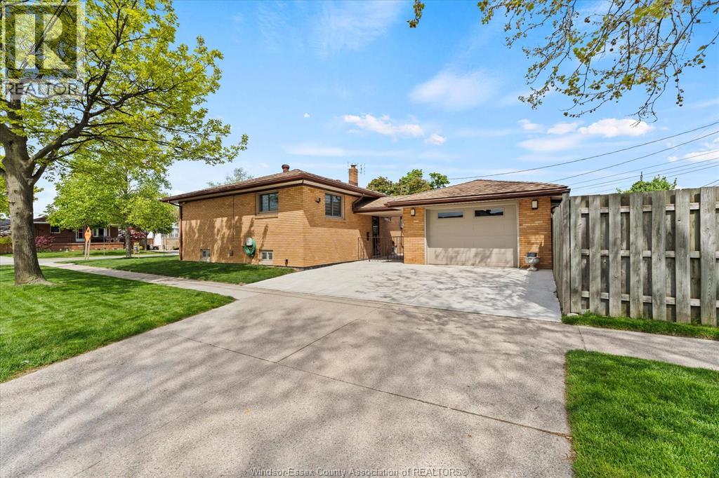 1796 ALBERT ROAD, Windsor, Ontario, N8Y3R7 — Photo 3