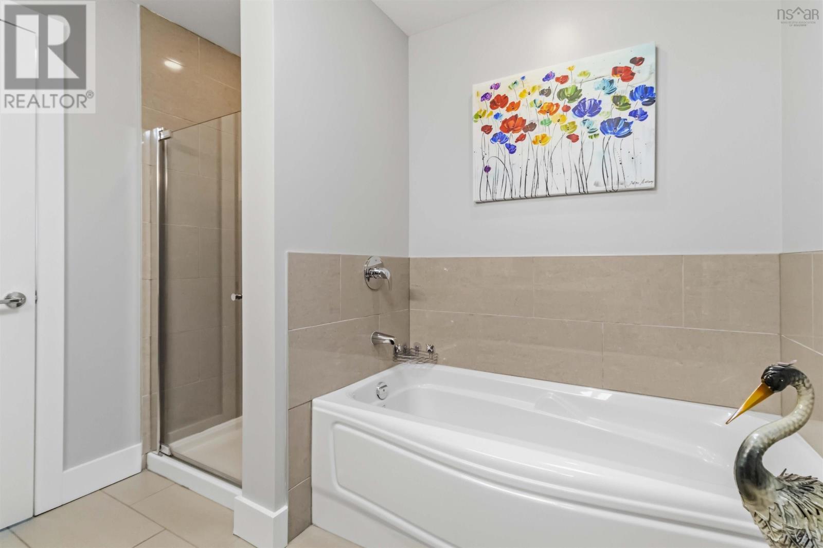 Property 36 of 49 of 904 31 Kings Wharf Place