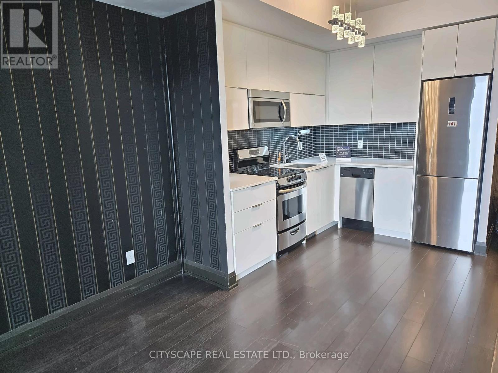 #1508 56 ANNIE CRAIG DRIVE - 11