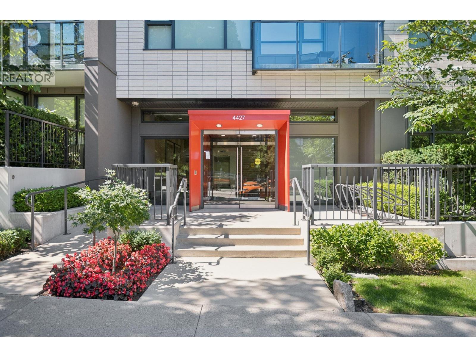 301 4427 CAMBIE STREET — photo 2