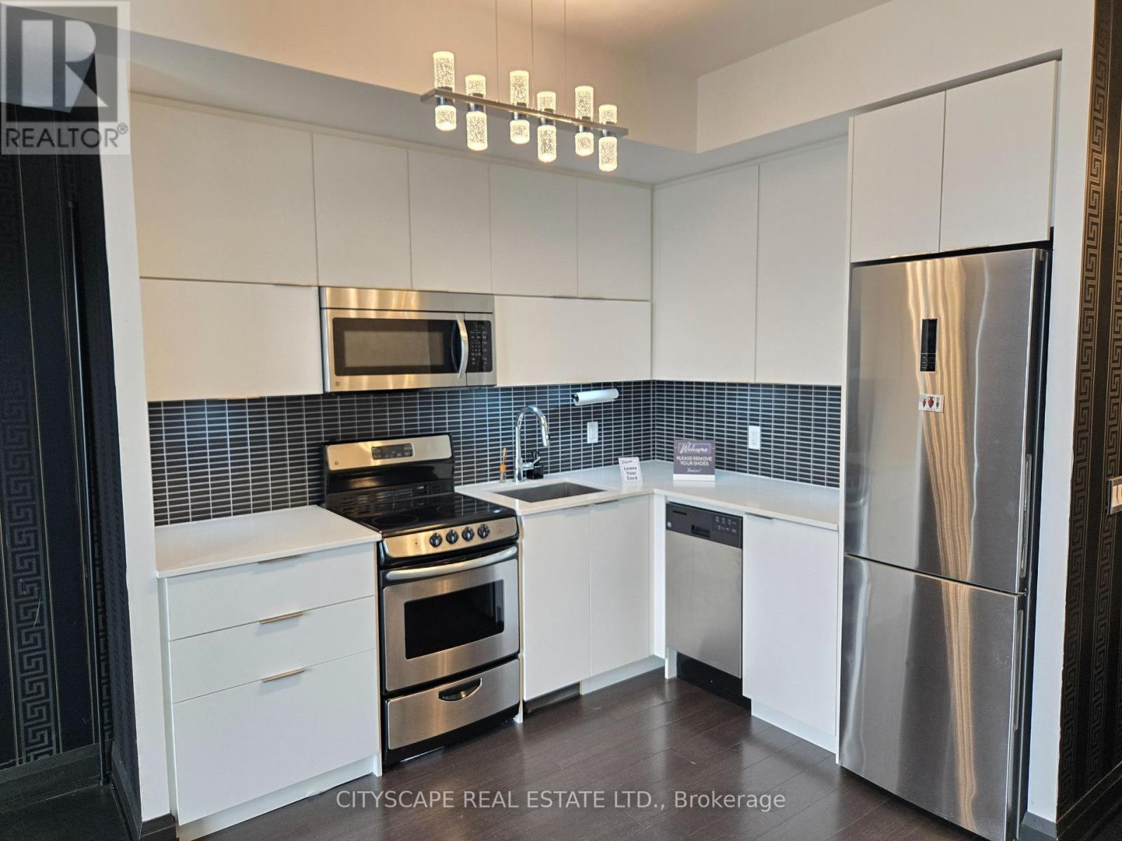 #1508 56 ANNIE CRAIG DRIVE - 10