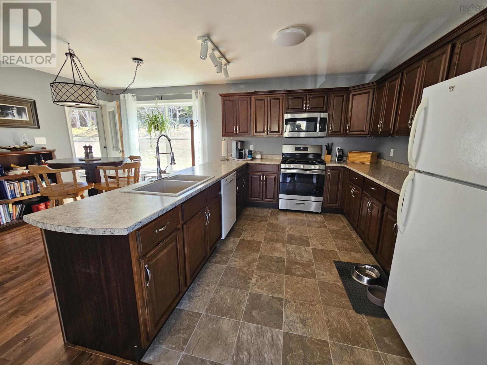 Property 27 of 27 of 6775 Highlands Road