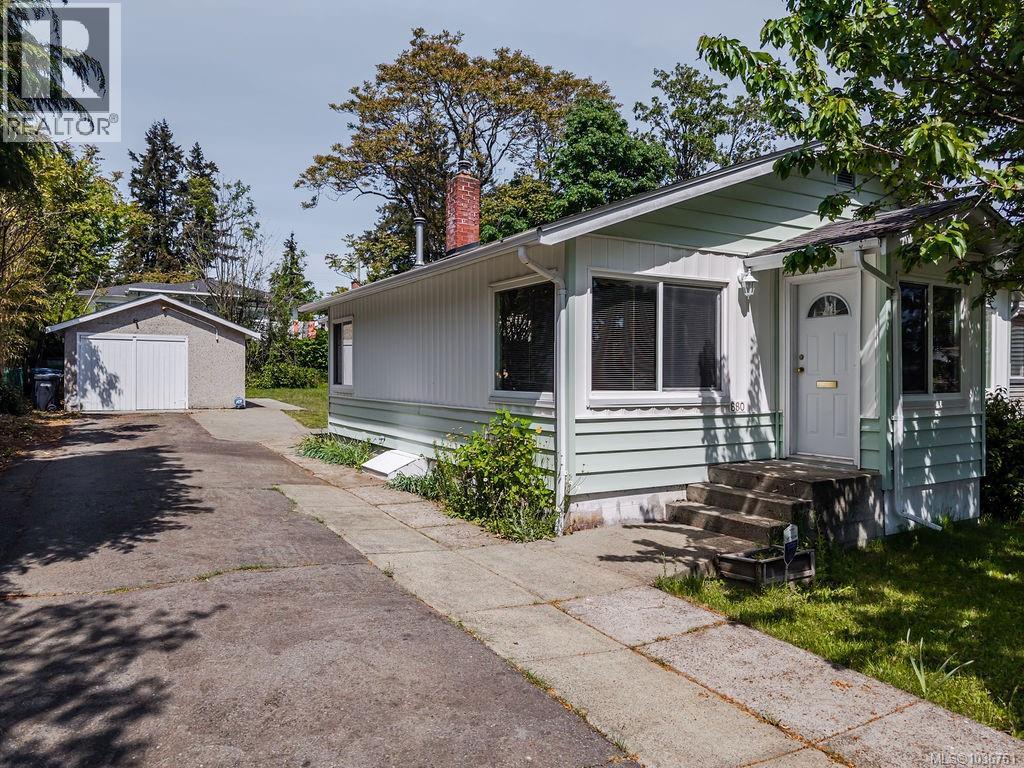 880 Eberts St - 1
