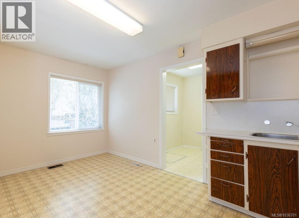 880 Eberts St - 14