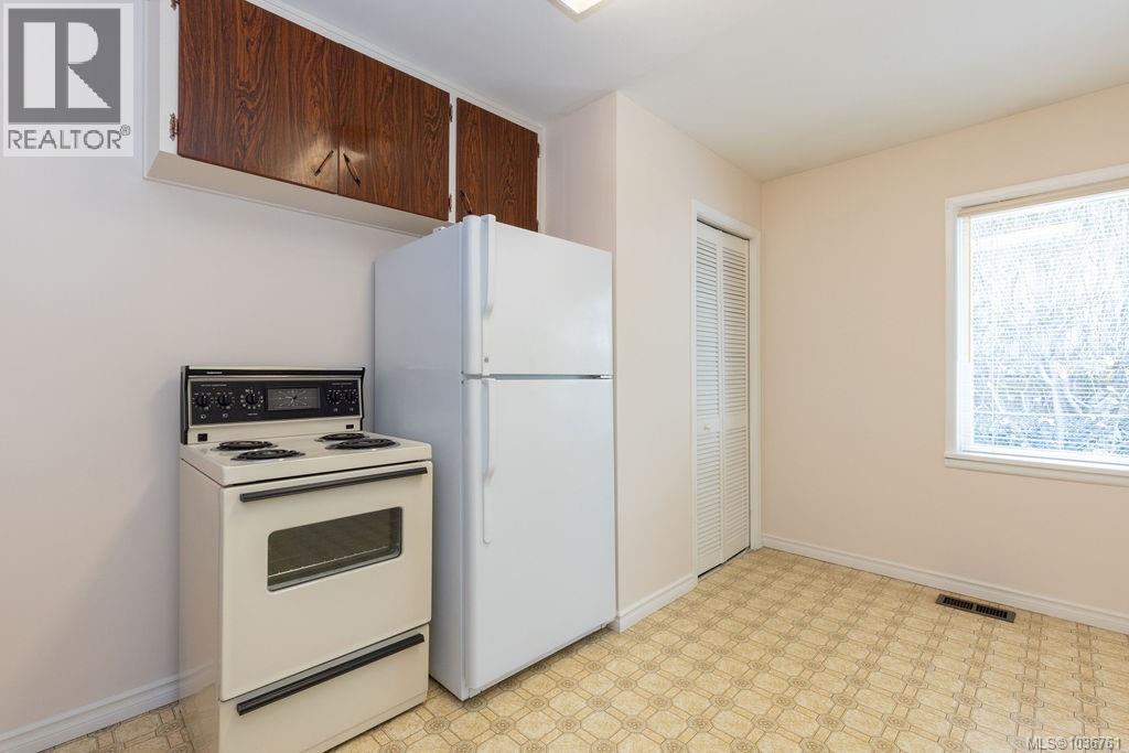 880 Eberts St - 15