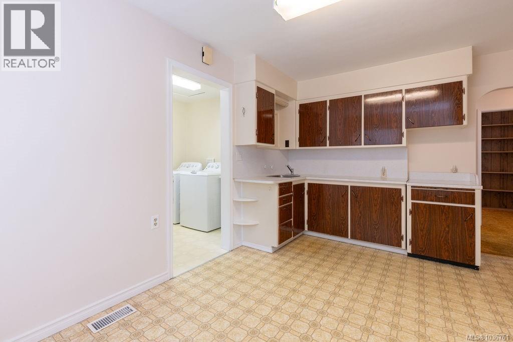 880 Eberts St - 17