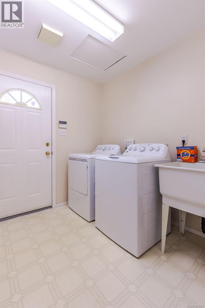 880 Eberts St - 20