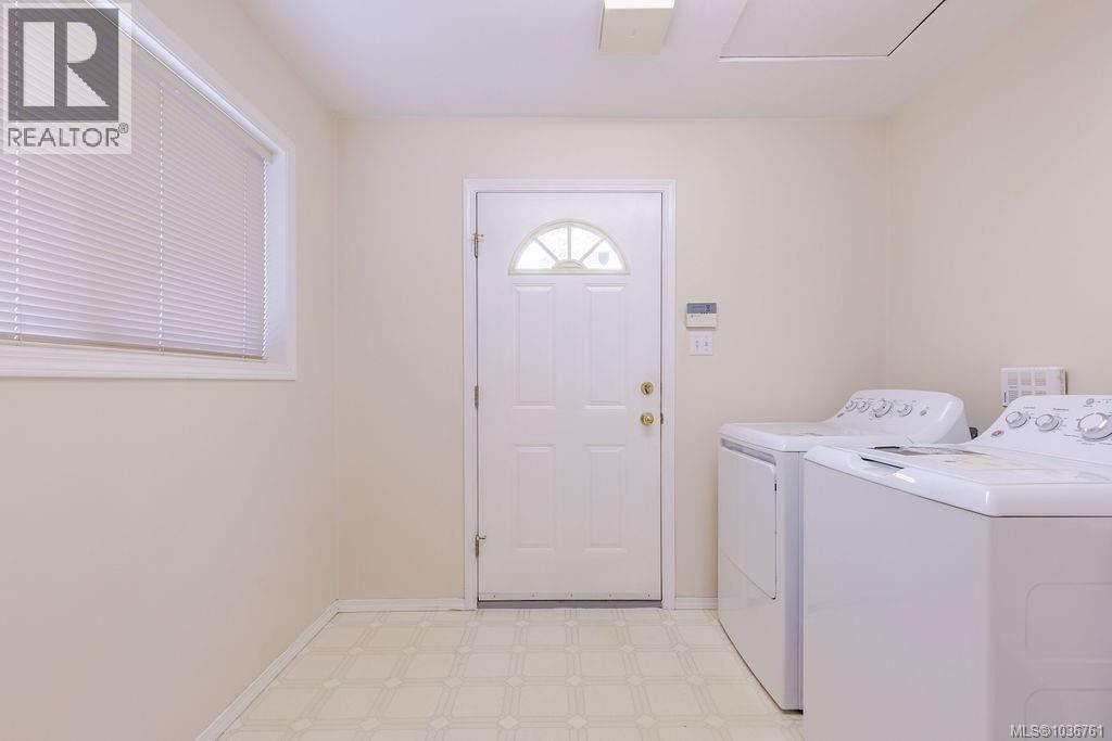 880 Eberts St - 21