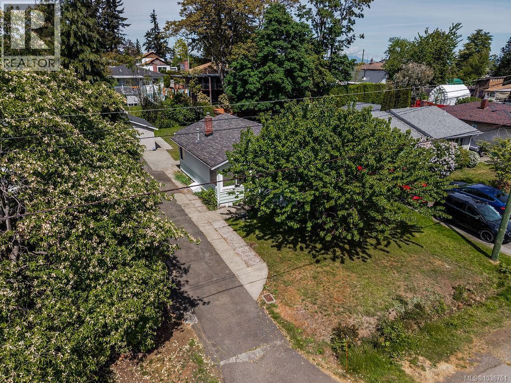 880 Eberts St - 24