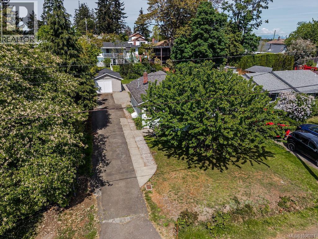 880 Eberts St - 25