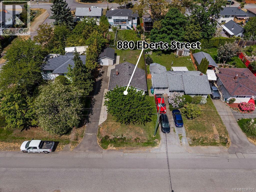 880 Eberts St - 26