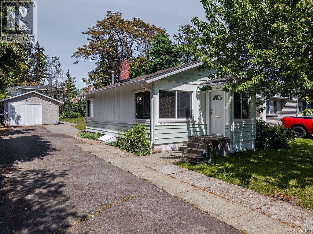 880 Eberts St - Image 3
