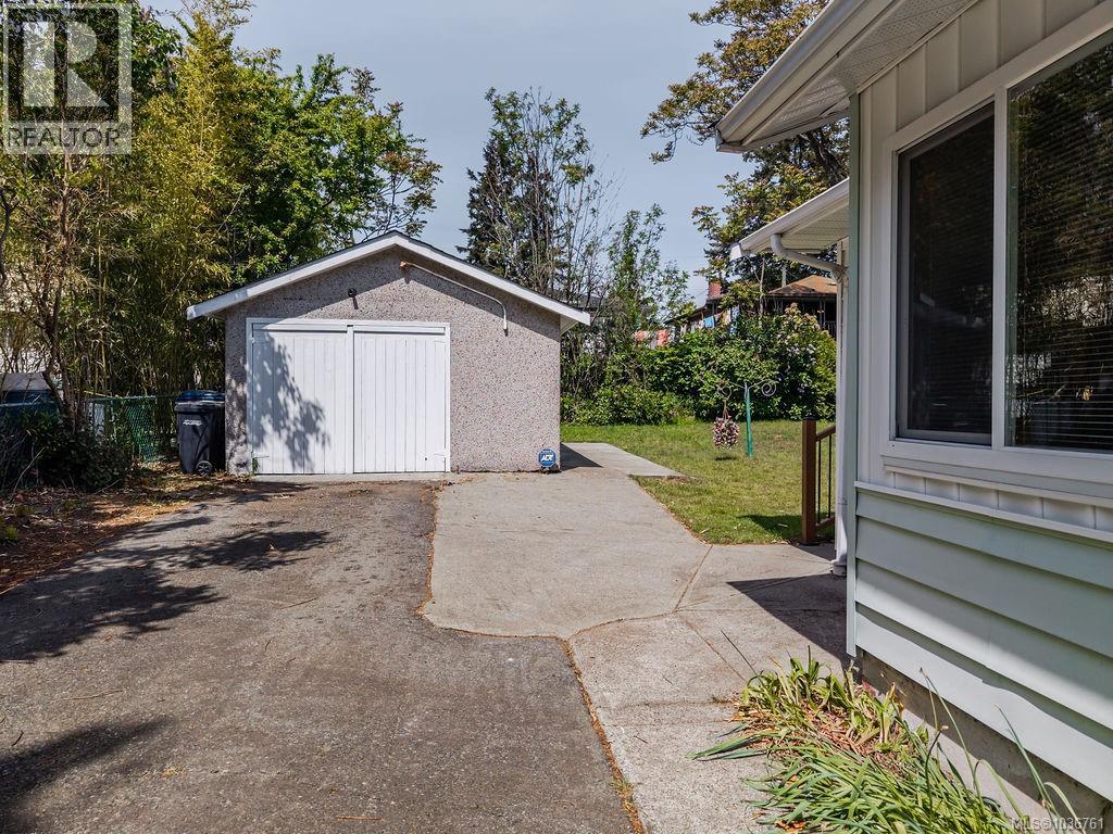 880 Eberts St - 31