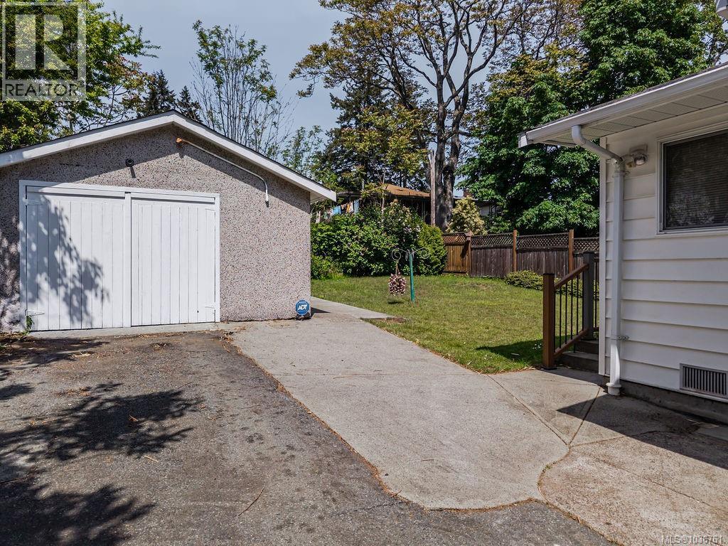 880 Eberts St - 33