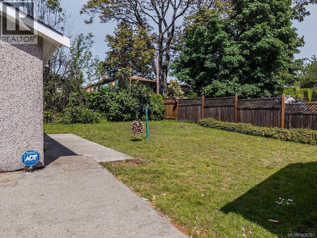 880 Eberts St - 34