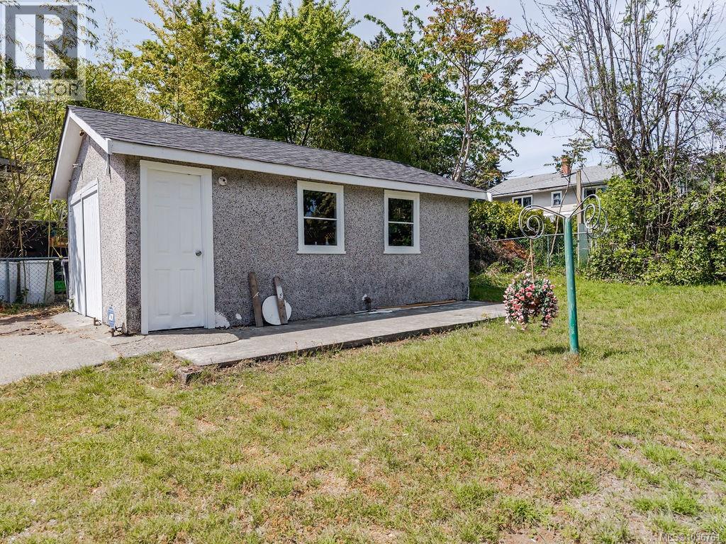 880 Eberts St - 36
