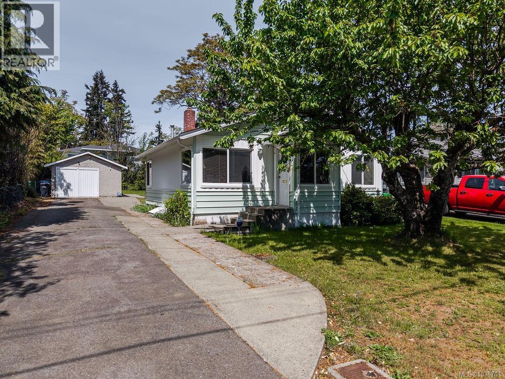 880 Eberts St - 4