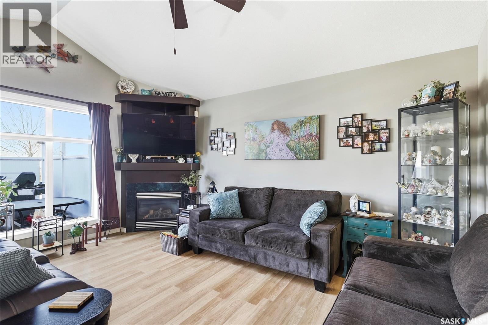 #2827 Meadow Park CRESCENT E - 10