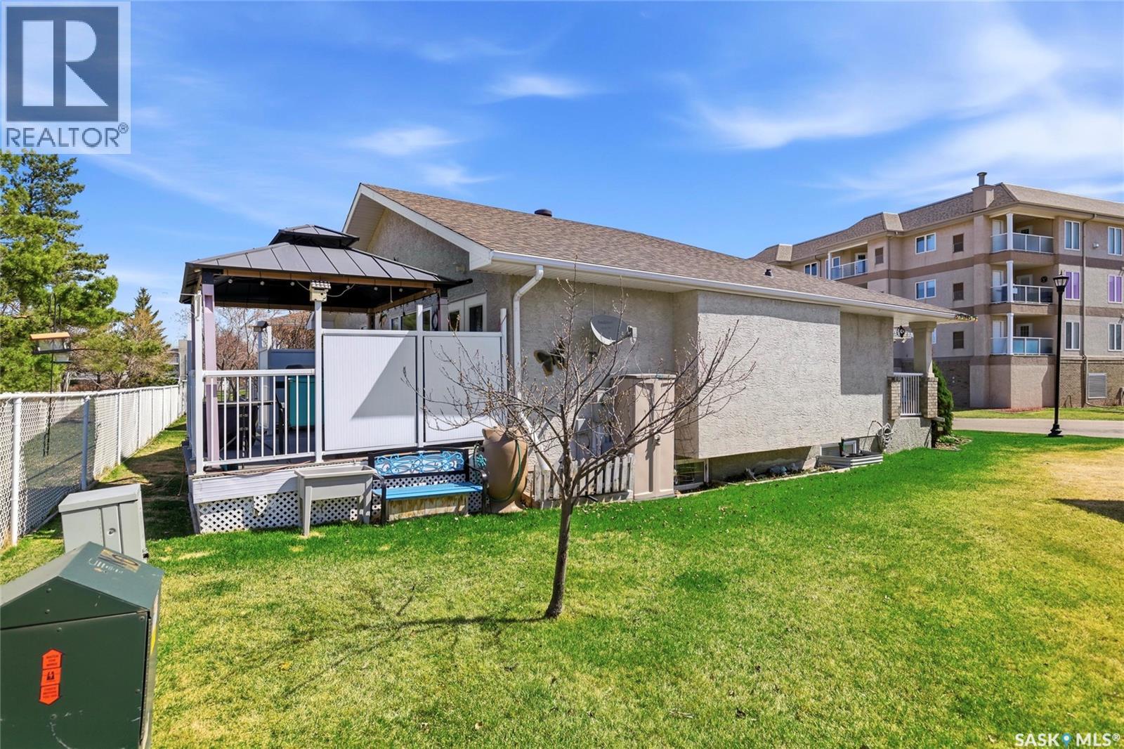 #2827 Meadow Park CRESCENT E - 31