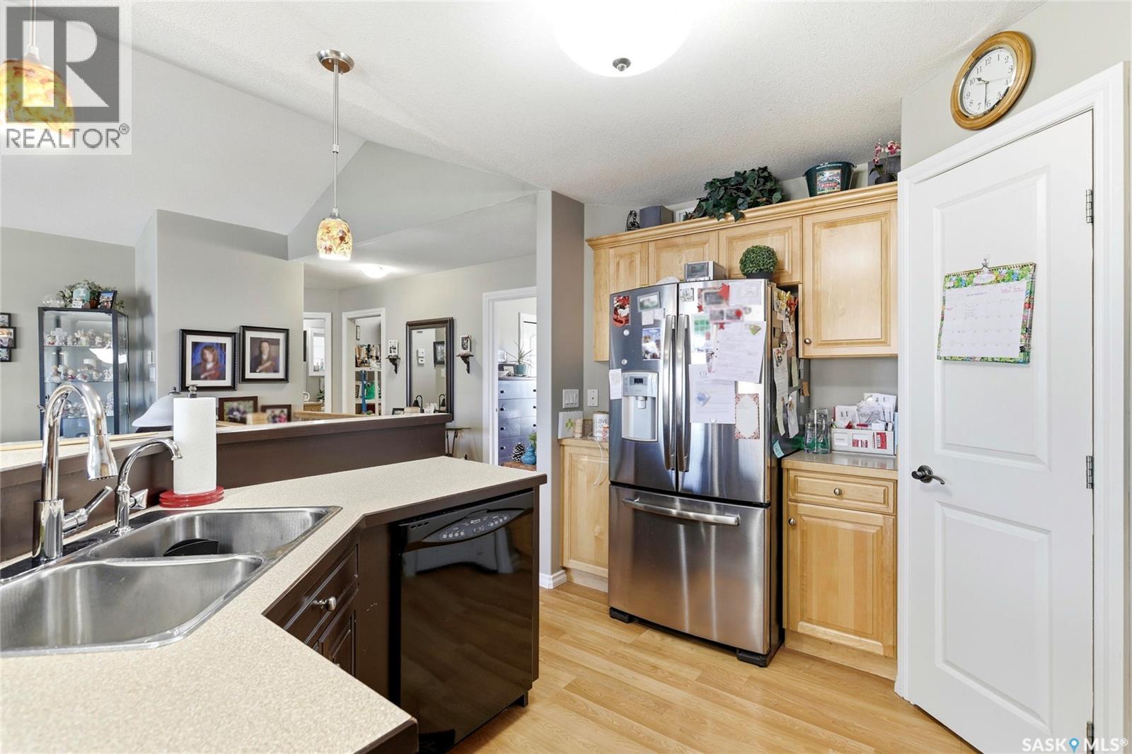 #2827 Meadow Park CRESCENT E - 8