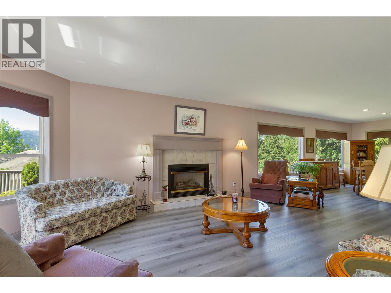 35 Peregrine Way - 9