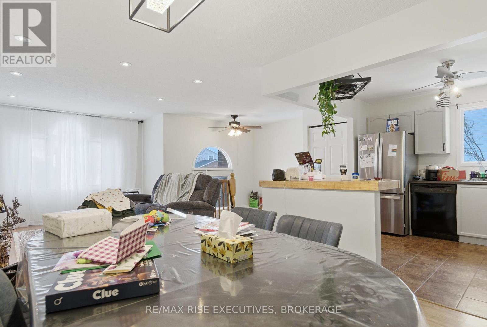 984 WATERBURY CRESCENT - 16