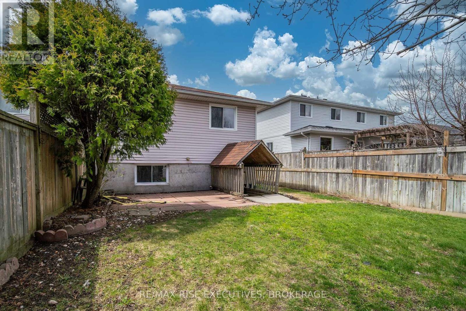984 WATERBURY CRESCENT - 39