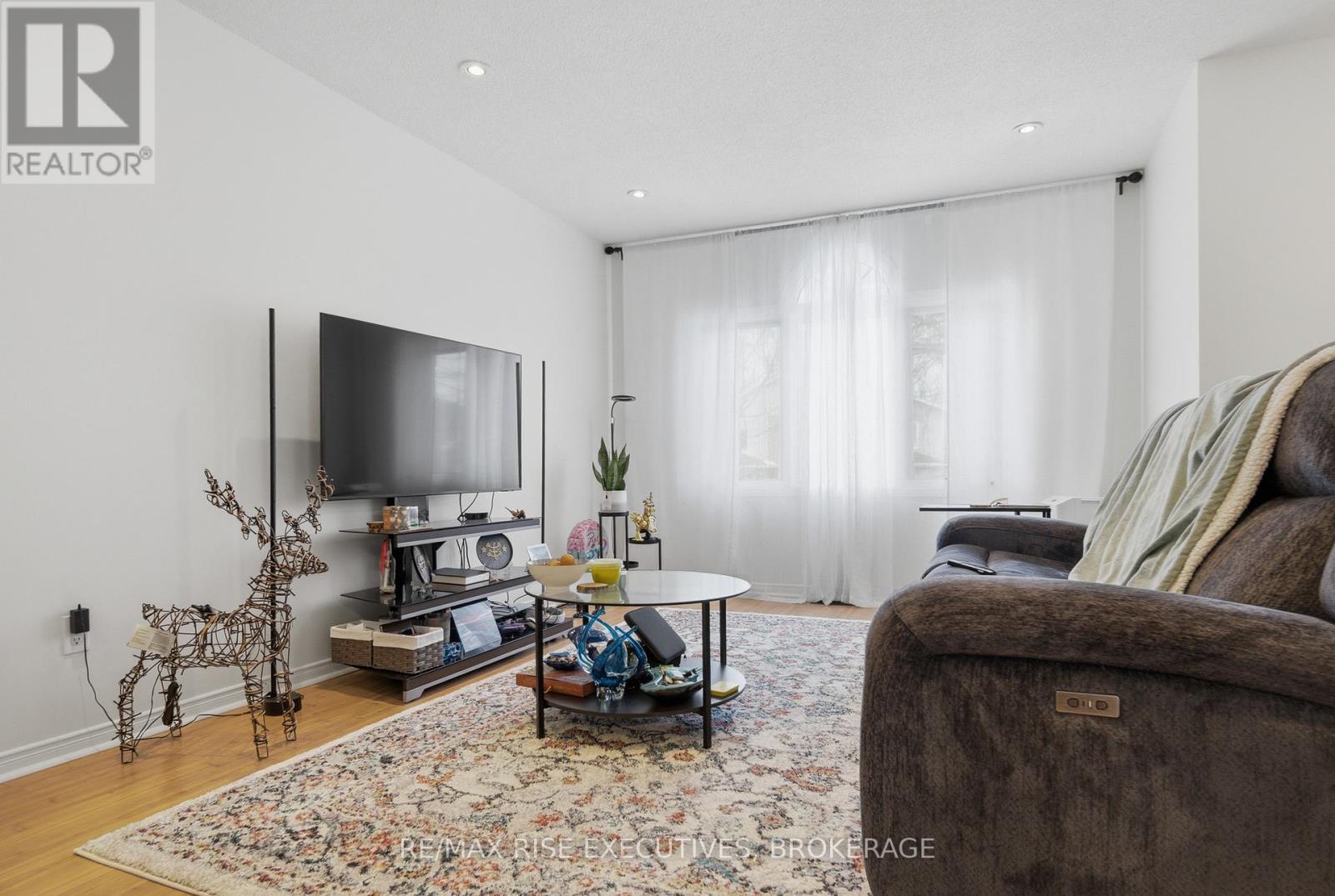 984 WATERBURY CRESCENT - 8