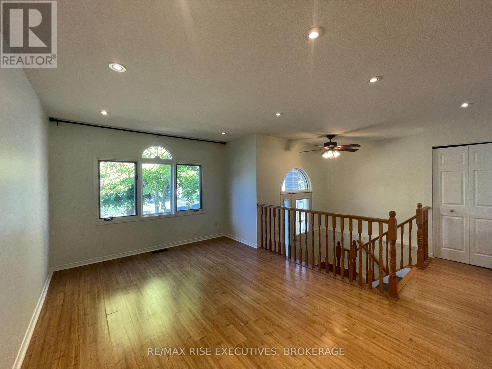 984 WATERBURY CRESCENT - 7