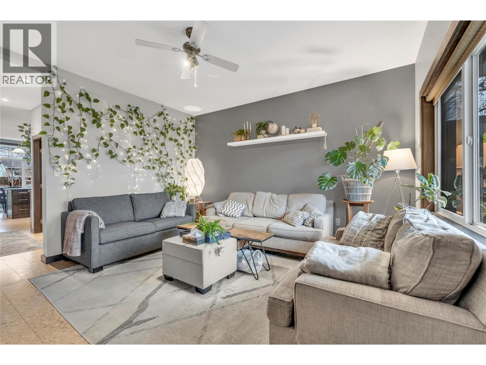 #102 653 Papineau Street - 10